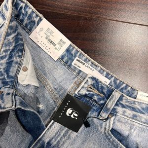 *SOLD* BRAND NEW WITH TAGS GARAGE MOM JEANS LIGHT WASH DISTRESSED SIZE 1 (25”)
